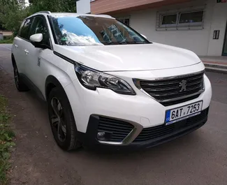 Noleggio Peugeot 5008. Auto Comfort, Premium, Crossover, Monovolume per il noleggio in Cechia ✓ Cauzione di Deposito di 600 EUR ✓ Opzioni assicurative RCT, CDW, FDW, All'estero.