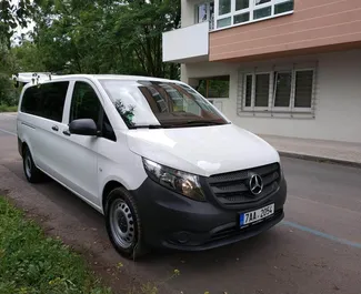 Vista frontale di un noleggio Mercedes-Benz Vito Tourer Pro a Praga, Cechia ✓ Auto #58. ✓ Cambio Automatico TM ✓ 0 recensioni.