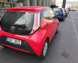 Noleggio auto Toyota Aygo 2021 in Cechia, con carburante Benzina e 69 cavalli di potenza ➤ A partire da 25 EUR al giorno.