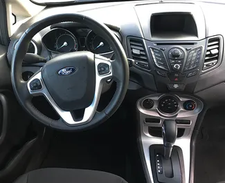 Ford Fiesta 2016 disponibile per il noleggio a Tbilisi, con limite di chilometraggio di illimitato.