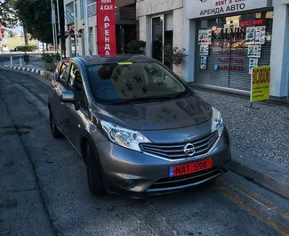 Vista frontale di un noleggio Nissan Note a Limassol, Cipro ✓ Auto #838. ✓ Cambio Automatico TM ✓ 11 recensioni.