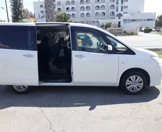 Noleggio auto Nissan Serena #789 Automatico a Larnaca, dotata di motore 2,0L ➤ Da Panico a Cipro.