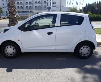 Vista frontale di un noleggio Chevrolet Spark a Larnaca, Cipro ✓ Auto #767. ✓ Cambio Manuale TM ✓ 0 recensioni.