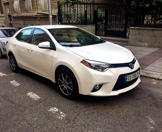 Vista frontale di un noleggio Toyota Corolla Sedan a Tbilisi, Georgia ✓ Auto #659. ✓ Cambio Automatico TM ✓ 0 recensioni.