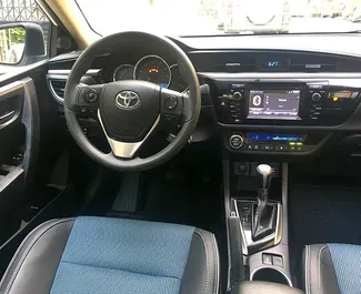 Toyota Corolla Sedan 2016 disponibile per il noleggio a Tbilisi, con limite di chilometraggio di illimitato.