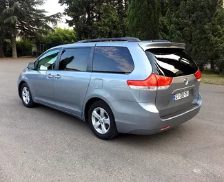 Noleggio Toyota Sienna. Auto Comfort, Monovolume per il noleggio in Georgia ✓ Cauzione di Deposito di 1400 GEL ✓ Opzioni assicurative RCT, CDW, SCDW, FDW, Passeggeri, Furto.