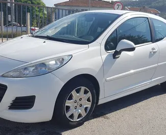 Vista frontale di un noleggio Peugeot 207 in Bar, Montenegro ✓ Auto #991. ✓ Cambio Manuale TM ✓ 24 recensioni.