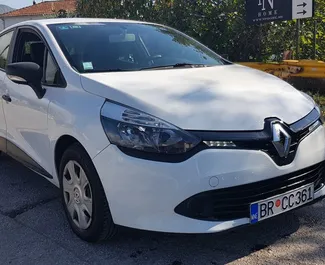 Vista frontale di un noleggio Renault Clio 4 in Bar, Montenegro ✓ Auto #531. ✓ Cambio Manuale TM ✓ 14 recensioni.