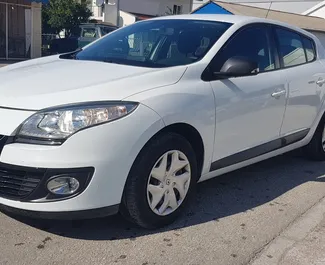 Vista frontale di un noleggio Renault Megane in Bar, Montenegro ✓ Auto #534. ✓ Cambio Manuale TM ✓ 11 recensioni.