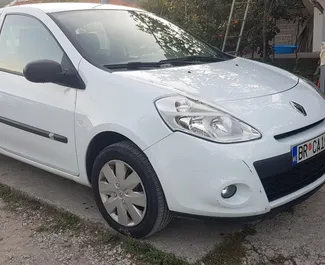 Vista frontale di un noleggio Renault Clio 3 in Bar, Montenegro ✓ Auto #536. ✓ Cambio Manuale TM ✓ 25 recensioni.