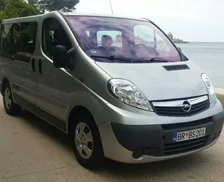 Vista frontale di un noleggio Opel Vivaro in Bar, Montenegro ✓ Auto #547. ✓ Cambio Automatico TM ✓ 19 recensioni.