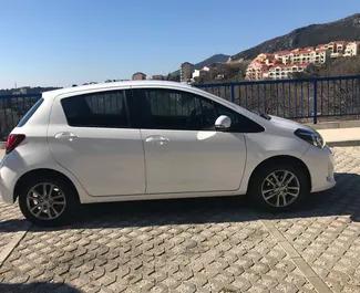 Noleggio auto Toyota Yaris #495 Automatico a Rafailovici, dotata di motore 1,3L ➤ Da Nikola in Montenegro.