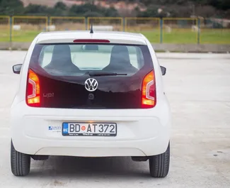 Noleggio Volkswagen Up. Auto Economica per il noleggio in Montenegro ✓ Cauzione di Deposito di 100 EUR ✓ Opzioni assicurative RCT, CDW, SCDW, FDW, Passeggeri, Furto, All'estero.