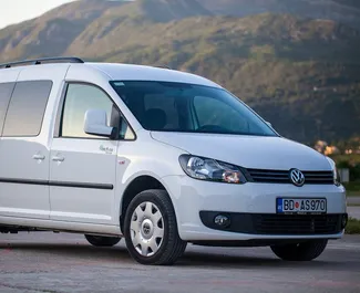 Vista frontale di un noleggio Volkswagen Caddy Maxi a Budva, Montenegro ✓ Auto #1111. ✓ Cambio Automatico TM ✓ 3 recensioni.