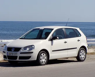 Vista frontale di un noleggio Volkswagen Polo a Creta, Grecia ✓ Auto #1117. ✓ Cambio Manuale TM ✓ 3 recensioni.
