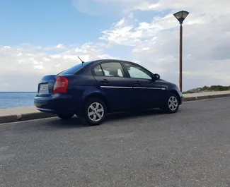 Vista frontale di un noleggio Hyundai Accent a Creta, Grecia ✓ Auto #1087. ✓ Cambio Automatico TM ✓ 0 recensioni.