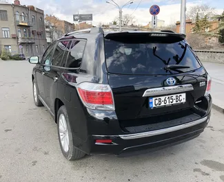 Noleggio auto Toyota Highlander 2010 in Georgia, con carburante Ibrido e 280 cavalli di potenza ➤ A partire da 160 GEL al giorno.