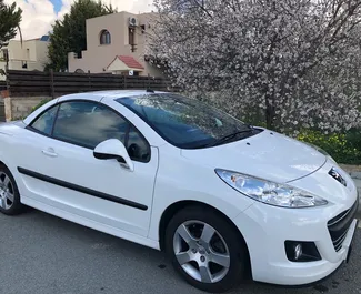 Vista frontale di un noleggio Peugeot 207cc a Paphos, Cipro ✓ Auto #1216. ✓ Cambio Automatico TM ✓ 0 recensioni.