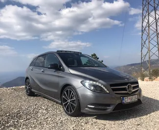 Vista frontale di un noleggio Mercedes-Benz B-Class a Rafailovici, Montenegro ✓ Auto #1234. ✓ Cambio Automatico TM ✓ 3 recensioni.