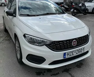 Vista frontale di un noleggio Fiat Tipo a Creta, Grecia ✓ Auto #1259. ✓ Cambio Manuale TM ✓ 0 recensioni.
