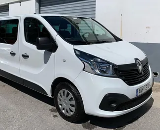 Vista frontale di un noleggio Renault Trafic a Creta, Grecia ✓ Auto #1261. ✓ Cambio Manuale TM ✓ 0 recensioni.