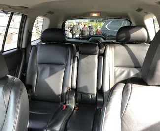 Toyota Highlander 2013 disponibile per il noleggio a Tbilisi, con limite di chilometraggio di illimitato.