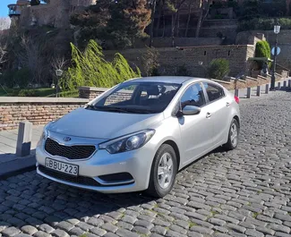 Vista frontale di un noleggio Kia Cerato a Tbilisi, Georgia ✓ Auto #1313. ✓ Cambio Manuale TM ✓ 0 recensioni.