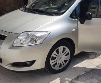 Vista frontale di un noleggio Toyota Auris in Bar, Montenegro ✓ Auto #1347. ✓ Cambio Automatico TM ✓ 20 recensioni.