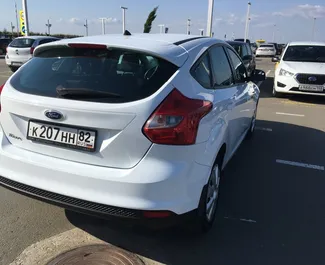 Noleggio Ford Focus. Auto Comfort per il noleggio in Crimea ✓ Cauzione di Deposito di 10000 RUB ✓ Opzioni assicurative RCT, CDW, Furto, All'estero.