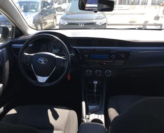 Toyota Corolla 2015 disponibile per il noleggio all'aeroporto di Simferopol, con limite di chilometraggio di illimitato.