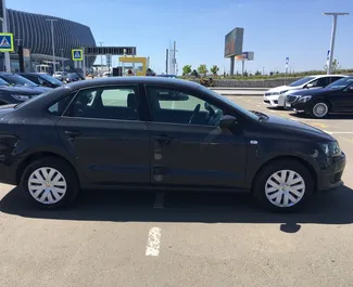 Noleggio Volkswagen Polo Sedan. Auto Economica per il noleggio in Crimea ✓ Cauzione di Deposito di 10000 RUB ✓ Opzioni assicurative RCT, CDW, Furto, All'estero.