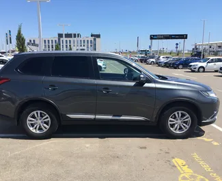 Motore Benzina da 2,0L di Mitsubishi Outlander 2015 per il noleggio all'aeroporto di Simferopol.