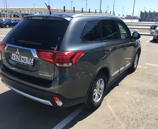 Mitsubishi Outlander 2015 disponibile per il noleggio all'aeroporto di Simferopol, con limite di chilometraggio di illimitato.