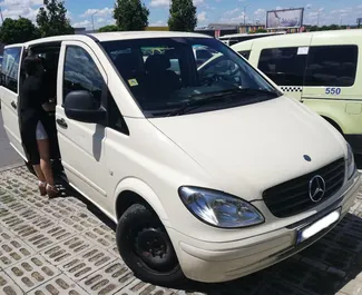 Vista frontale di un noleggio Mercedes-Benz Vito a Burgas, Bulgaria ✓ Auto #1668. ✓ Cambio Automatico TM ✓ 0 recensioni.