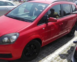 Vista frontale di un noleggio Opel Zafira a Burgas, Bulgaria ✓ Auto #1661. ✓ Cambio Automatico TM ✓ 0 recensioni.