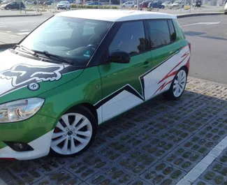 Vista frontale di un noleggio Skoda Fabia Vrs a Burgas, Bulgaria ✓ Auto #1666. ✓ Cambio Automatico TM ✓ 0 recensioni.