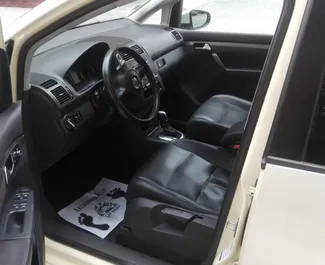 Noleggio auto Volkswagen Touran 2015 in Bulgaria, con carburante Diesel e 110 cavalli di potenza ➤ A partire da 16 EUR al giorno.