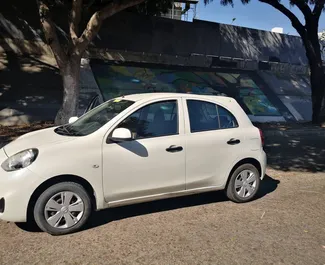 Vista frontale di un noleggio Nissan March a Limassol, Cipro ✓ Auto #836. ✓ Cambio Automatico TM ✓ 3 recensioni.