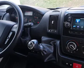 Noleggio auto Peugeot Boxer 2016 in Cechia, con carburante Benzina e 130 cavalli di potenza ➤ A partire da 23 EUR al giorno.