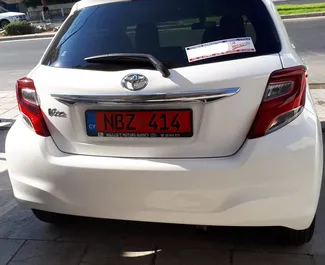 Noleggio auto Toyota Vitz 2017 a Cipro, con carburante Benzina e 85 cavalli di potenza ➤ A partire da 16 EUR al giorno.