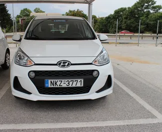 Vista frontale di un noleggio Hyundai i10 all'aeroporto di Salonicco, Grecia ✓ Auto #1711. ✓ Cambio Manuale TM ✓ 1 recensioni.