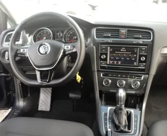 Noleggio Volkswagen Golf 7. Auto Economica, Comfort per il noleggio in Bulgaria ✓ Cauzione di Deposito di 250 EUR ✓ Opzioni assicurative RCT, CDW, FDW, Furto, All'estero.