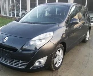 Vista frontale di un noleggio Renault Grand Scenic a Burgas, Bulgaria ✓ Auto #1659. ✓ Cambio Automatico TM ✓ 0 recensioni.