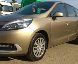 Vista frontale di un noleggio Renault Grand Scenic a Burgas, Bulgaria ✓ Auto #1658. ✓ Cambio Manuale TM ✓ 0 recensioni.