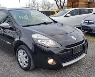 Vista frontale di un noleggio Renault Clio Grandtour a Burgas, Bulgaria ✓ Auto #1651. ✓ Cambio Automatico TM ✓ 0 recensioni.