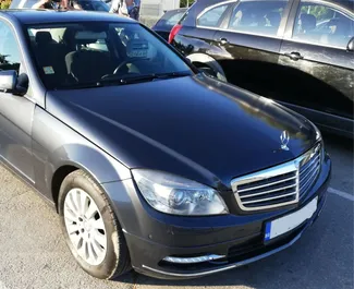 Vista frontale di un noleggio Mercedes-Benz C-Class a Burgas, Bulgaria ✓ Auto #1648. ✓ Cambio Automatico TM ✓ 0 recensioni.