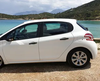 Peugeot 208 2016 disponibile per il noleggio a Creta, con limite di chilometraggio di illimitato.