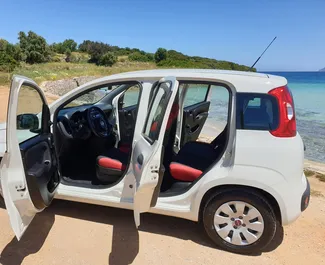 Fiat Panda 2018 disponibile per il noleggio a Creta, con limite di chilometraggio di illimitato.