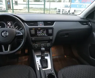 Noleggio Skoda Octavia. Auto Comfort per il noleggio in Crimea ✓ Cauzione di Deposito di 15000 RUB ✓ Opzioni assicurative RCT, CDW.