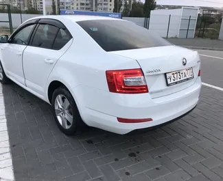 Skoda Octavia 2017 disponibile per il noleggio all'aeroporto di Simferopol, con limite di chilometraggio di 250 km/giorno.